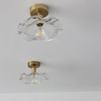 Kwiatowa lampa sufitowa LED ze szkła i metalu z motywem hibiskusa | Zélie