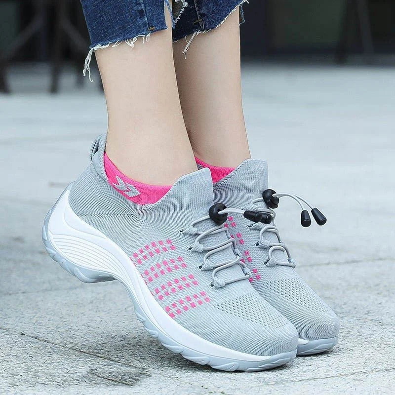 Damskie sneakersy wsuwane z siateczką i podeszwą na platformie | Elvara