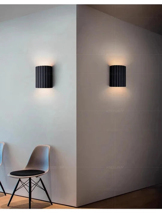 Kinkiet z nowoczesnym designem LED z żywicy | Veloria