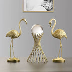 Dekorativ flamingostatue i resin med gylden finish til hjemmet | Émilie