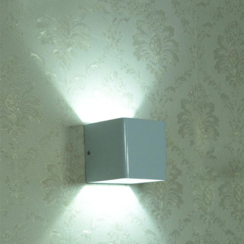 Aluminiowa lampa ścienna LED do wnętrz emitująca światło w górę i w dół | BeamAura