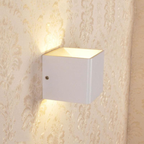 Aluminiowa lampa ścienna LED do wnętrz emitująca światło w górę i w dół | BeamAura