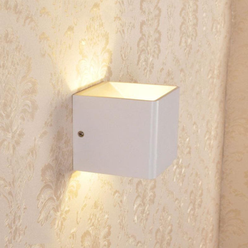 Aluminiowa lampa ścienna LED do wnętrz emitująca światło w górę i w dół | BeamAura