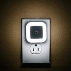 Mini lampa ścienna LED do wnętrz z miękkim światłem orientacyjnym, ABS | NightEase