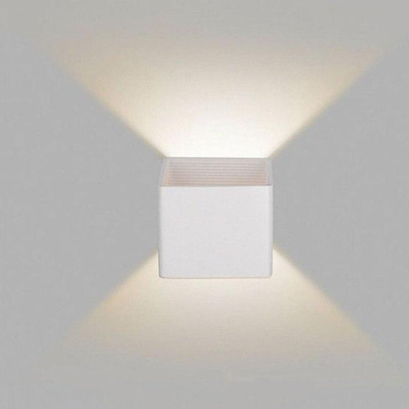 Aluminiowa lampa ścienna LED do wnętrz emitująca światło w górę i w dół | BeamAura