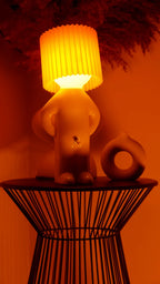 Lampka nocna LED o składanej konstrukcji i uroczym charakterze | Luminexo