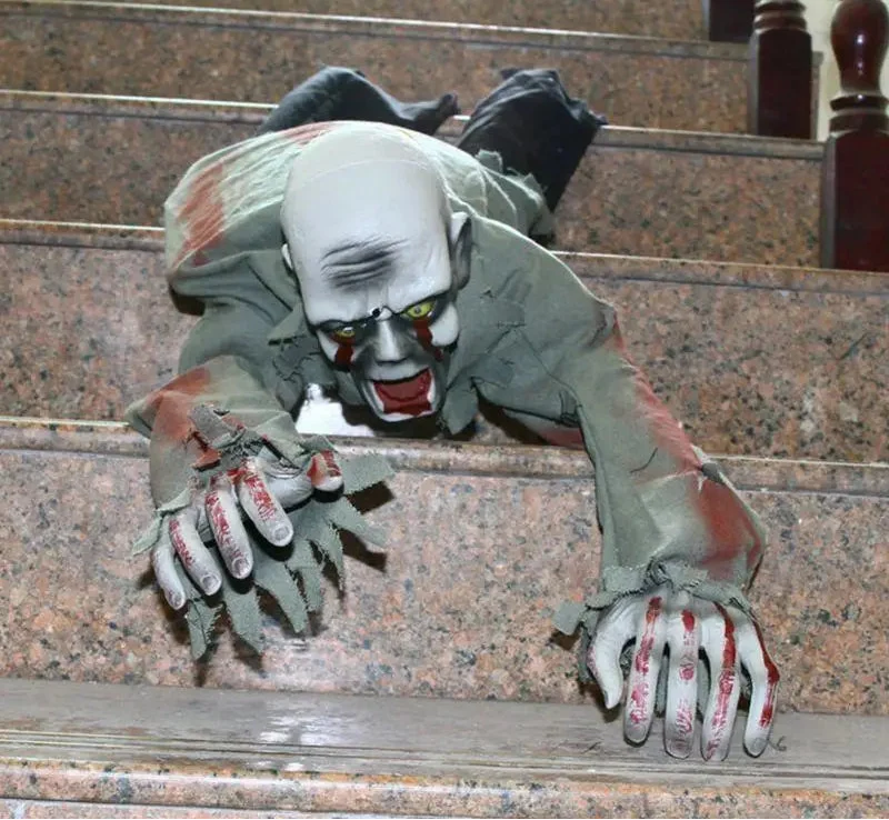 Dekoracja zombie Czołgająca się LED Czujnik | GraveCrawler