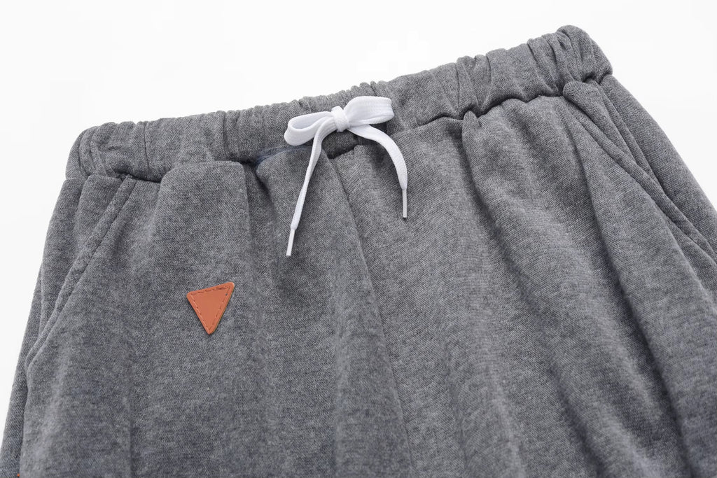Damski dwuczęściowy komplet z bluzą z kapturem i długimi spodniami o kroju slim fit | Evaly