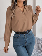 Casualowa szyfonowa bluzka z dekoltem w serek i długimi rękawami | Mirela