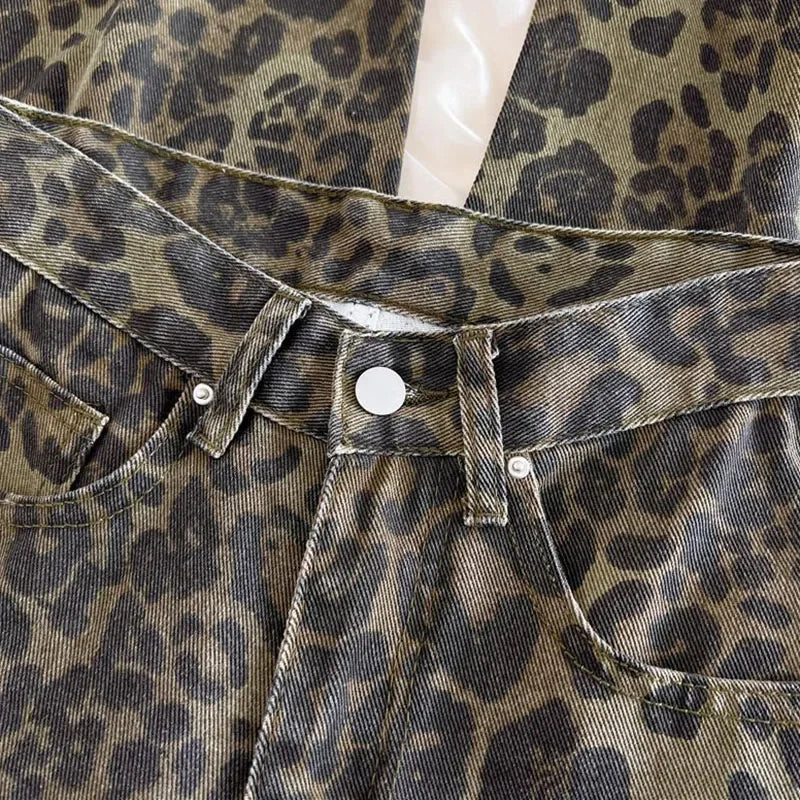 Damskie jeansy Flared Leopard z wysokim stanem, elastyczne, o pełnej długości i szerokich nogawkach | Pauline