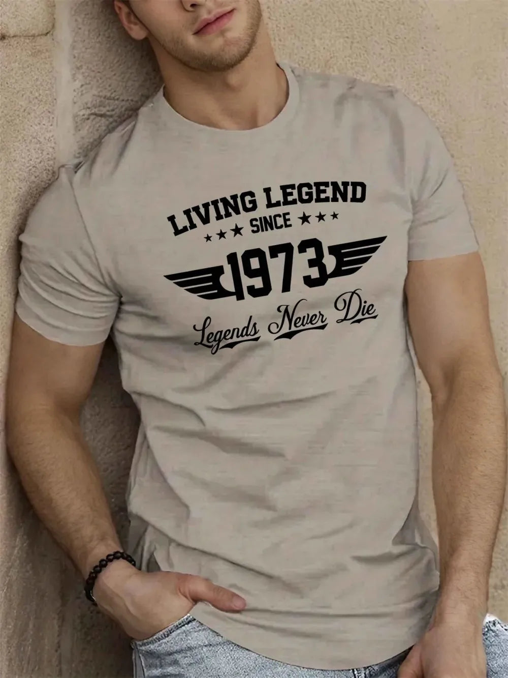 Kaelor – Lekki T-shirt z nadrukiem 1973, zapewniający komfort latem