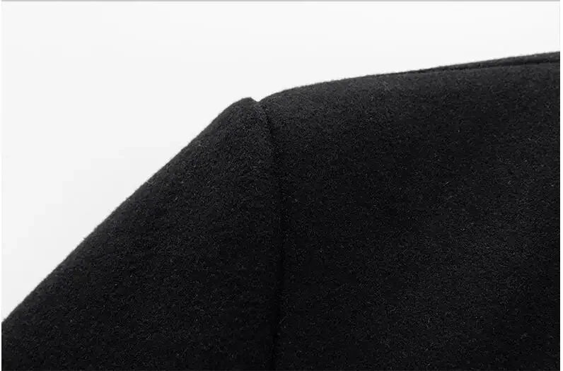 Długi męski płaszcz wełniany z klasycznym kołnierzem, kieszeniami i eleganckim fasonem casual | Gaëtan