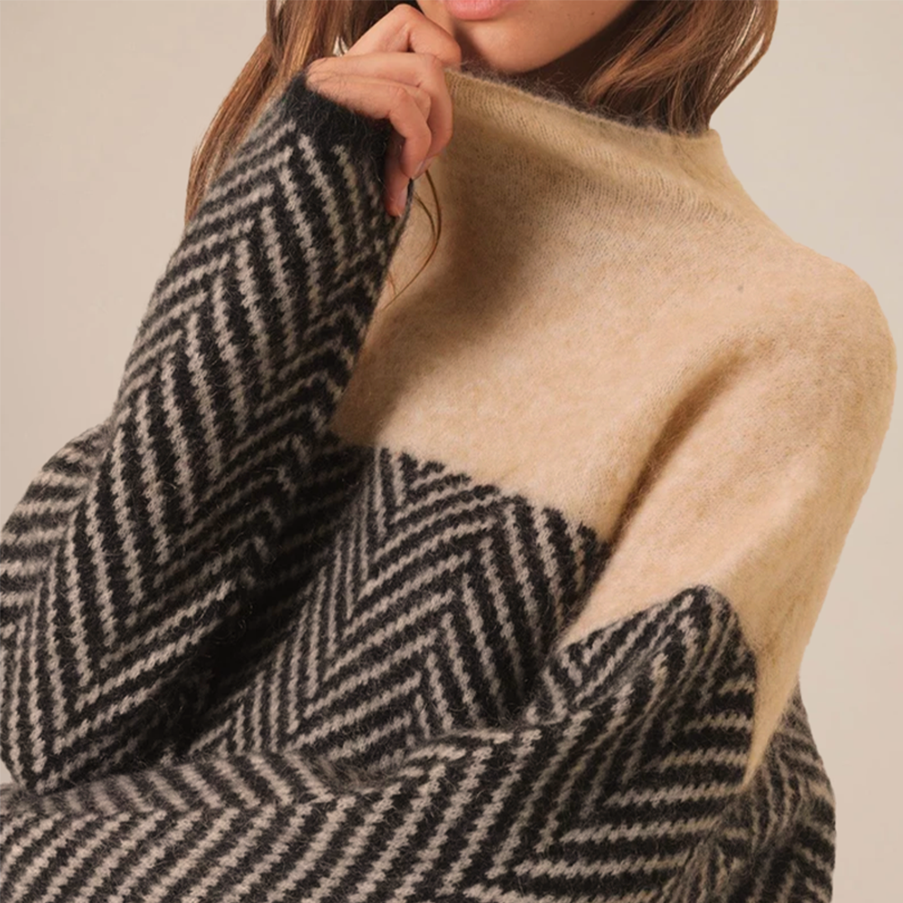 Blød rullekrave i faux cashmere med struktureret strik | Thessa