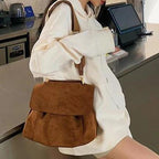 Pojemna skórzana torebka crossbody z regulowanym paskiem, na co dzień | Lorenzo