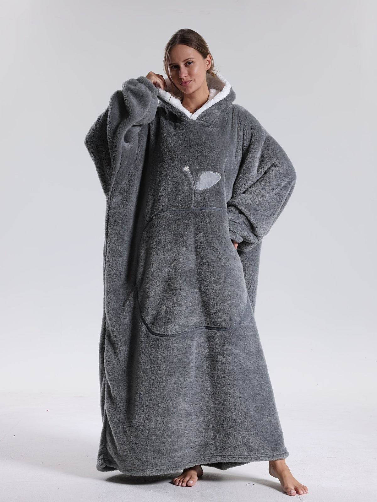 Oversize’owa bluza-koc z kapturem i dużą kieszenią z przodu | Valeria
