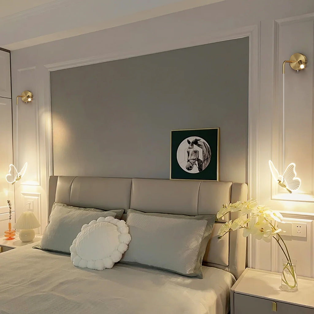LED-væglampe med sommerfugledesign i metal og akryl, guldfarve og lodret montering | Blanche