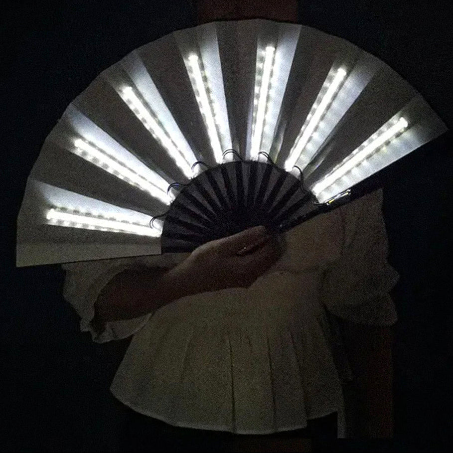 Foldbar håndventilator med LED-lys, batteridrift og kompakt design til rejser | Basile