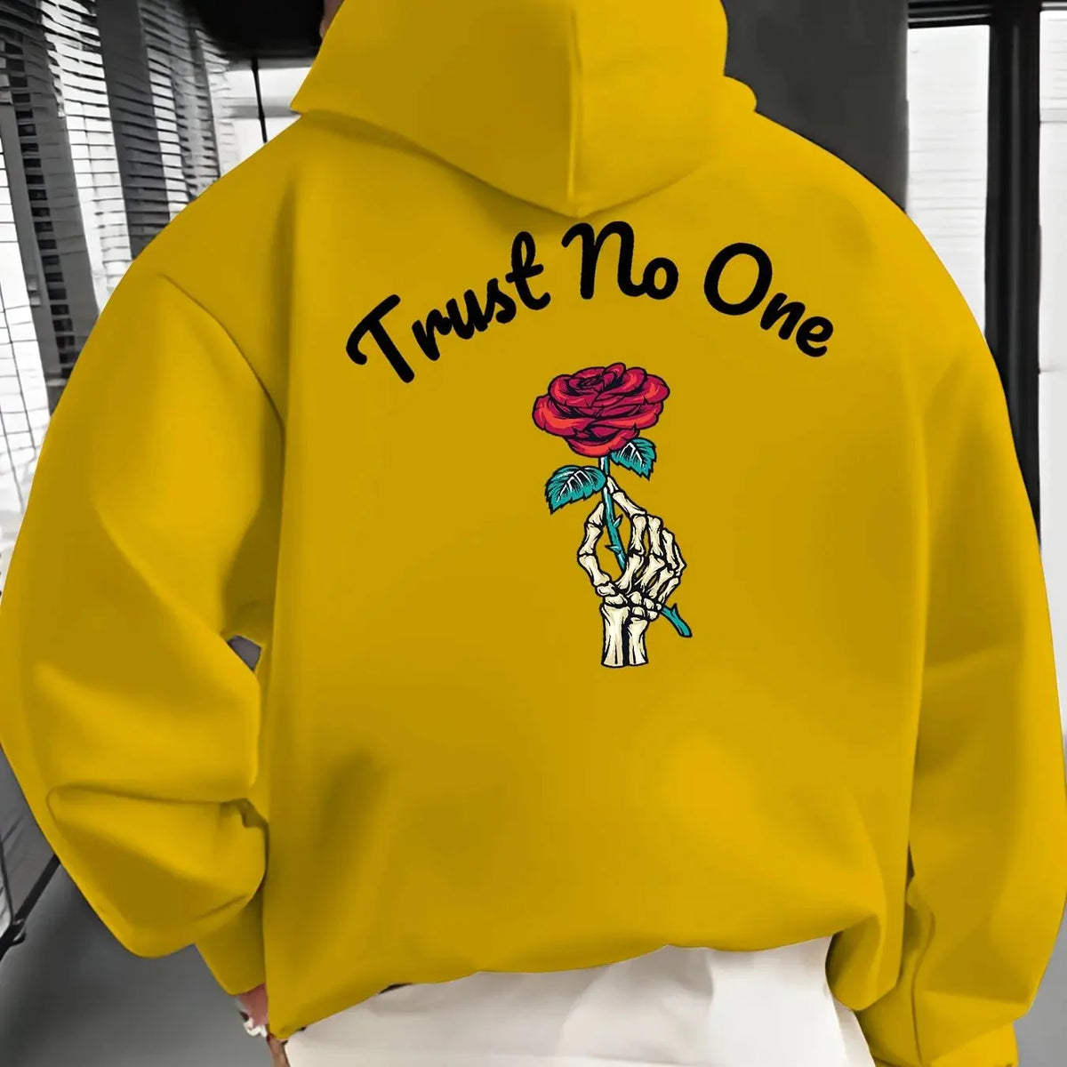 Bluza z kapturem o oversize’owym kroju z nadrukiem róż, z miękkiej mieszanki bawełny, w stylu streetwear, zapewniająca komfort | Rovix