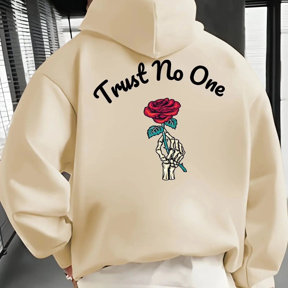 Bluza z kapturem o oversize’owym kroju z nadrukiem róż, z miękkiej mieszanki bawełny, w stylu streetwear, zapewniająca komfort | Rovix