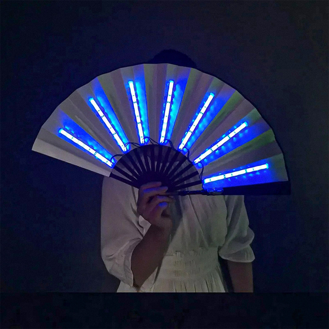 Foldbar håndventilator med LED-lys, batteridrift og kompakt design til rejser | Basile